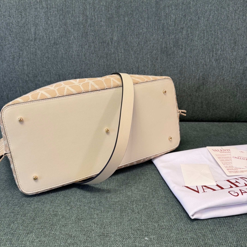 Va1e*ntin0 shopping bag